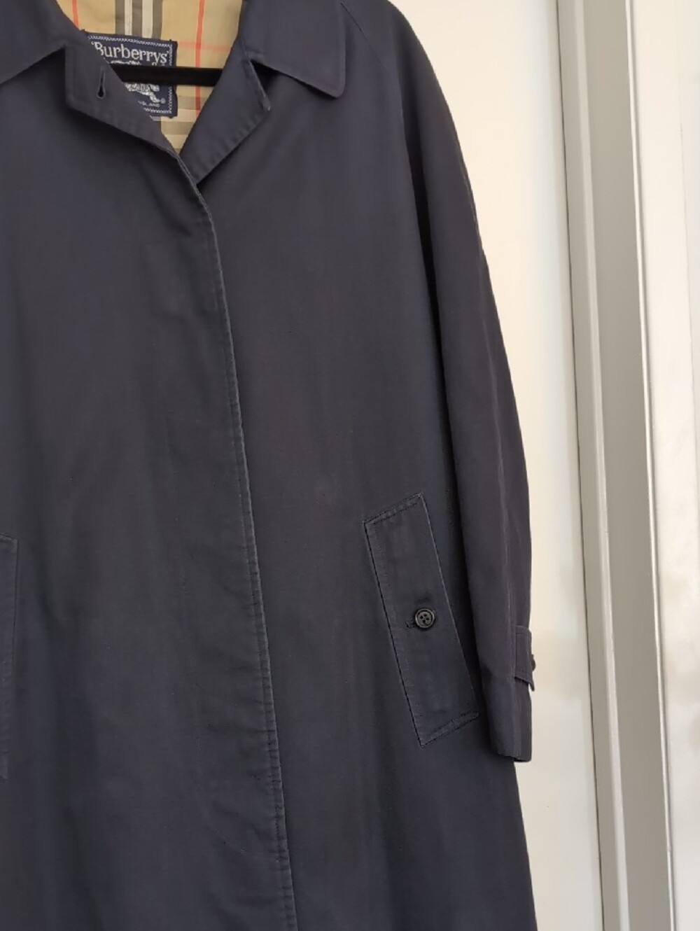 Burberry Trench Coat with Signature Check Lining - Picture 6 of 12